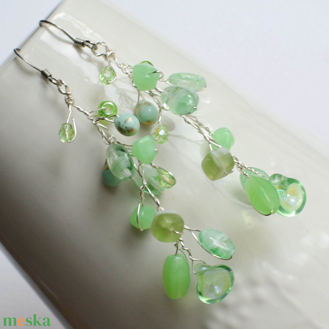 Fülbevaló Pillefürt - Világoszöld - nikkelmentes - ékszer - fülbevaló - lógó fülbevaló - Meska.hu