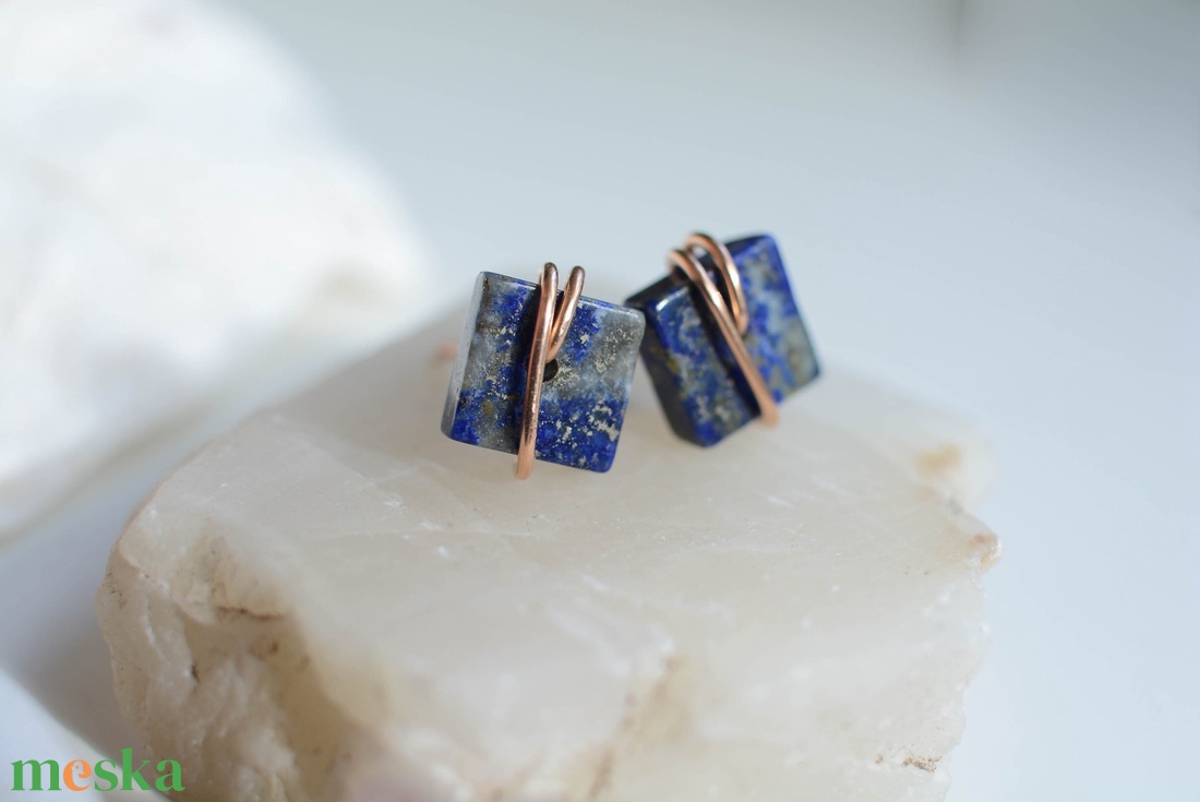 Bronz fülbevaló - lapis lazuli, beszúrós - ékszer - fülbevaló - pötty fülbevaló - Meska.hu