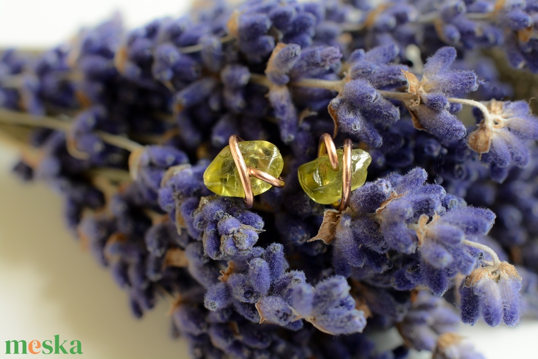 Bronz fülbevaló - peridot, beszúrós - ékszer - fülbevaló - pötty fülbevaló - Meska.hu