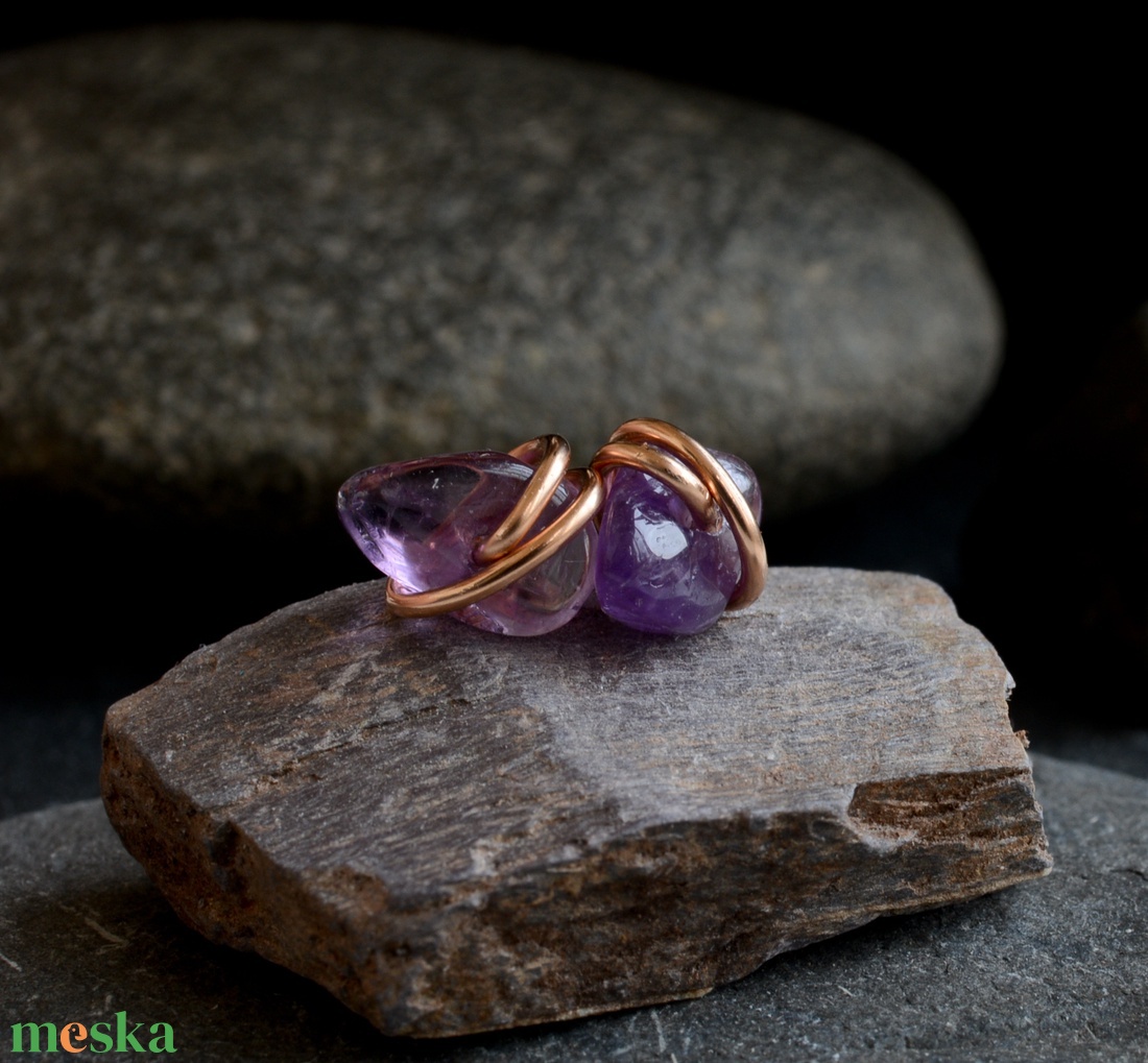 Bronz fülbevaló - ametiszt, beszúrós - ékszer - fülbevaló - pötty fülbevaló - Meska.hu