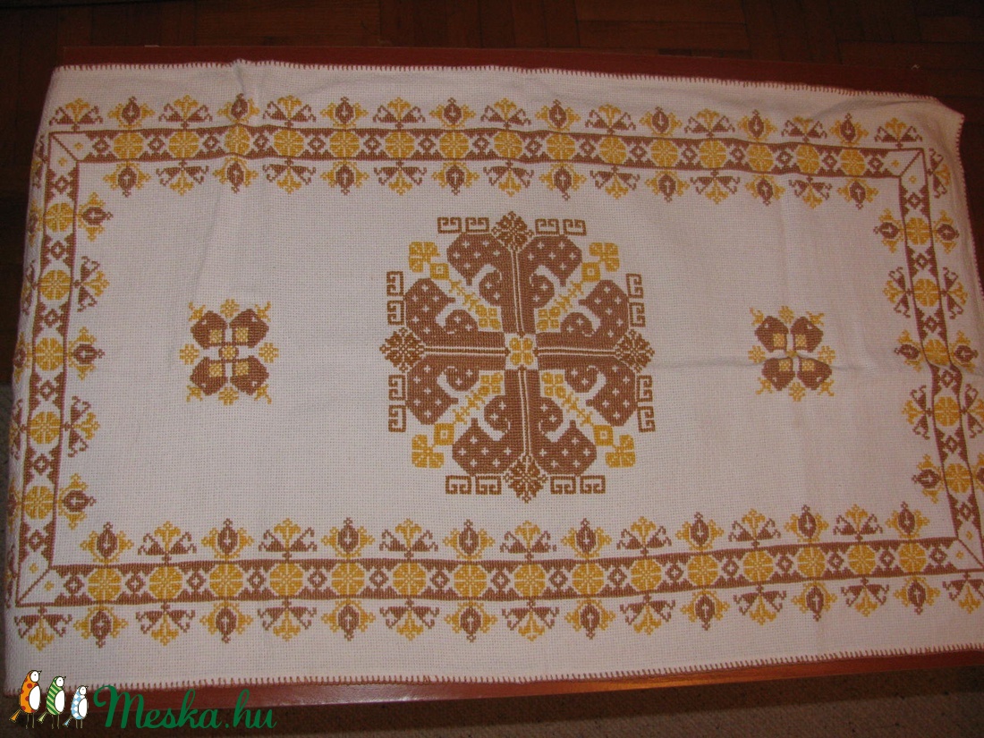Keresztszemes hímzéssel készült terítő Sárga-barna asztlafutó: 75x42,5cm - otthon & életmód - dekoráció - asztal és polc dekoráció - horgolt & csipketerítő - Meska.hu Keresztszemes hímzéssel készült terítő Sárga-barna asztlafutó: 75x42,5cm - otthon & életmód - dekoráció - asztal és polc dekoráció - horgolt & csipketerítő - Meska.hu