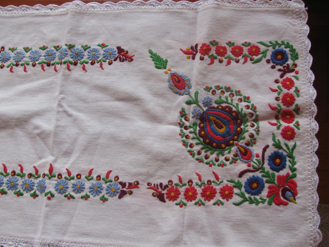 Hímzett kerekvirágos Kalocsai v. Matyó futó: 71,5x35cm -  - Meska.hu