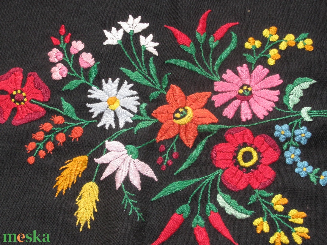 Gyönyörű Kalocsai hímzett kép fekete alapon: 38x48cm - művészet - textilkép - Meska.hu