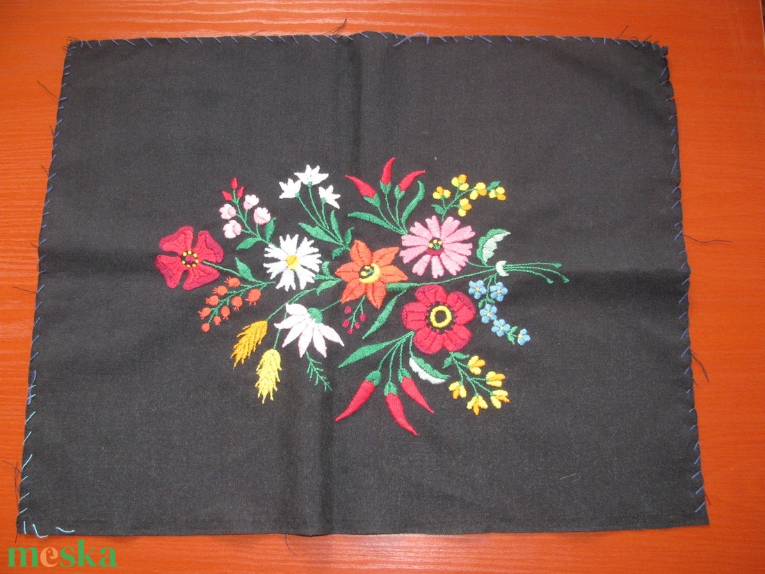 Gyönyörű Kalocsai hímzett kép fekete alapon: 38x48cm - művészet - textilkép - Meska.hu
