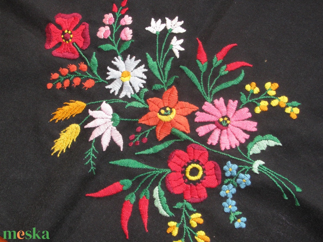 Gyönyörű Kalocsai hímzett kép fekete alapon: 38x48cm - művészet - textilkép - Meska.hu