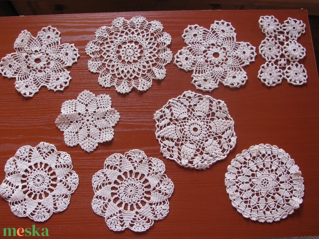 Horgolt kisterítők:14cm, és téglalap:15,5x9,5 - otthon & életmód - dekoráció - asztal és polc dekoráció - horgolt & csipketerítő - Meska.hu