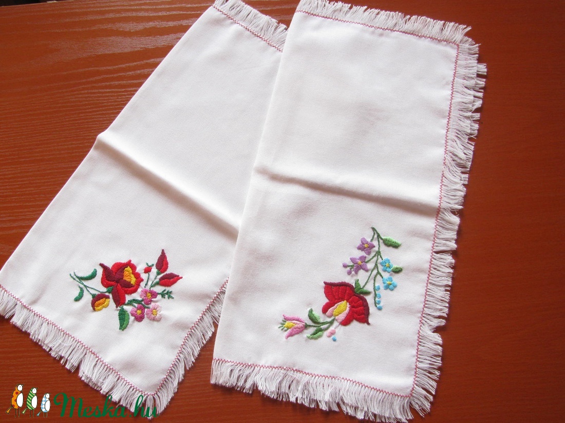 2Kalocsai hímzett rojtos terítő: 35x35cm - otthon & életmód - dekoráció - asztal és polc dekoráció - horgolt & csipketerítő - Meska.hu