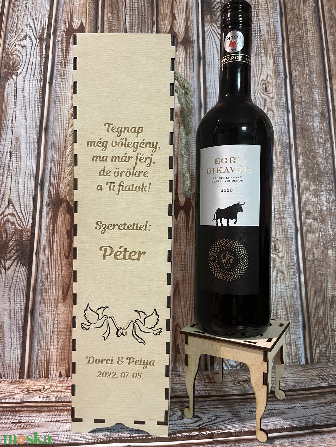 Szülőköszöntő szett, virág box, gravírozott díszdobozban, szív alakú betűzővel, bortartóval, galamb mintával - esküvő - emlék & ajándék - szülőköszöntő ajándék - Meska.hu Szülőköszöntő szett, virág box, gravírozott díszdobozban, szív alakú betűzővel, bortartóval, galamb mintával - esküvő - emlék & ajándék - szülőköszöntő ajándék - Meska.hu