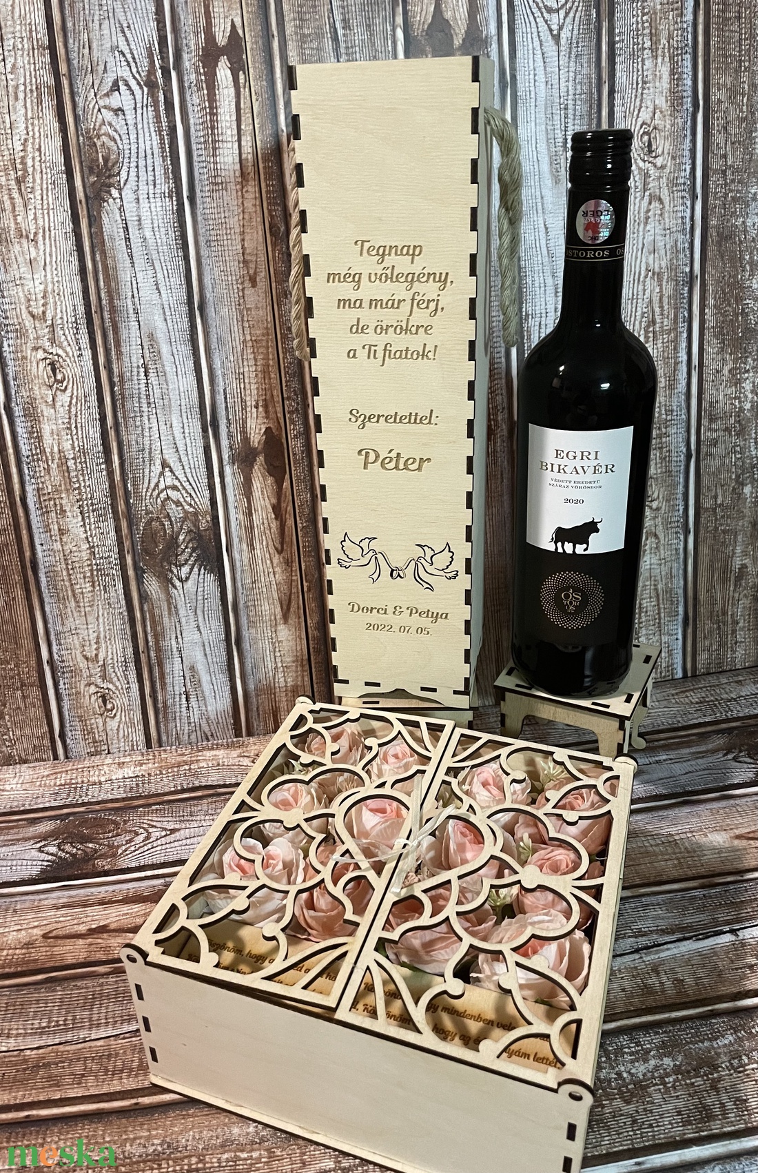 Szülőköszöntő szett, virág box szív mintájú ajtókkal, gravírozott idézettel, bortartóval, galamb mintával - esküvő - emlék & ajándék - szülőköszöntő ajándék - Meska.hu Szülőköszöntő szett, virág box szív mintájú ajtókkal, gravírozott idézettel, bortartóval, galamb mintával - esküvő - emlék & ajándék - szülőköszöntő ajándék - Meska.hu