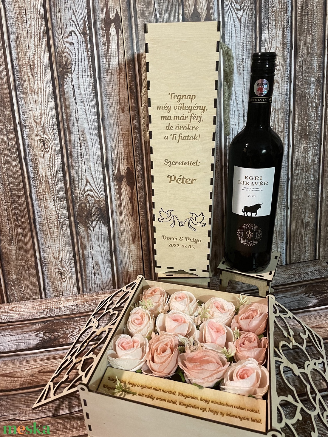 Szülőköszöntő szett, virág box szív mintájú ajtókkal, gravírozott idézettel, bortartóval, galamb mintával - esküvő - emlék & ajándék - szülőköszöntő ajándék - Meska.hu Szülőköszöntő szett, virág box szív mintájú ajtókkal, gravírozott idézettel, bortartóval, galamb mintával - esküvő - emlék & ajándék - szülőköszöntő ajándék - Meska.hu