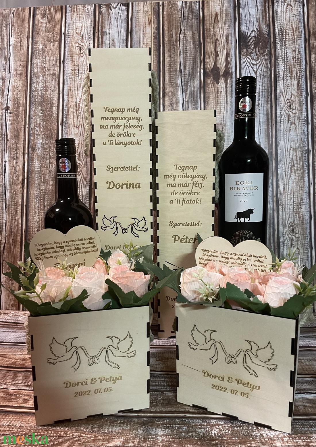 Szülőköszöntő szett, virág boxok, gravírozott díszdobozban, szív alakú betűzőkkel, bortartókkal, galamb mintával - esküvő - emlék & ajándék - szülőköszöntő ajándék - Meska.hu Szülőköszöntő szett, virág boxok, gravírozott díszdobozban, szív alakú betűzőkkel, bortartókkal, galamb mintával - esküvő - emlék & ajándék - szülőköszöntő ajándék - Meska.hu