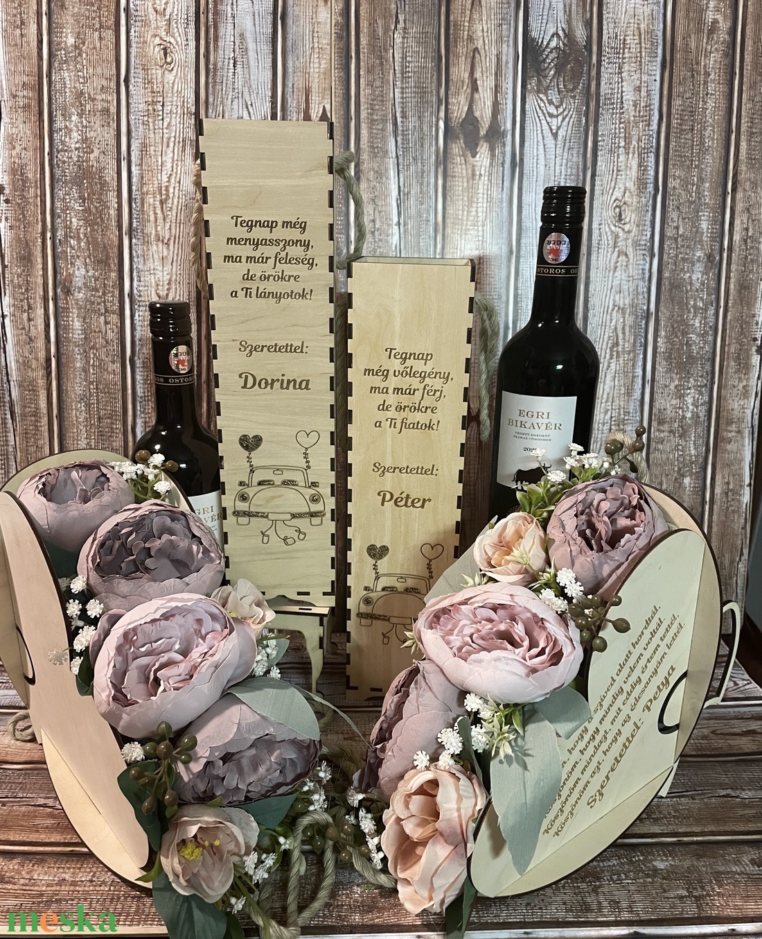 Szülőköszöntő szett, szív alakú virág boxok, gravírozott előlappal, bortartókkal, Just Married mintával - esküvő - emlék & ajándék - szülőköszöntő ajándék - Meska.hu