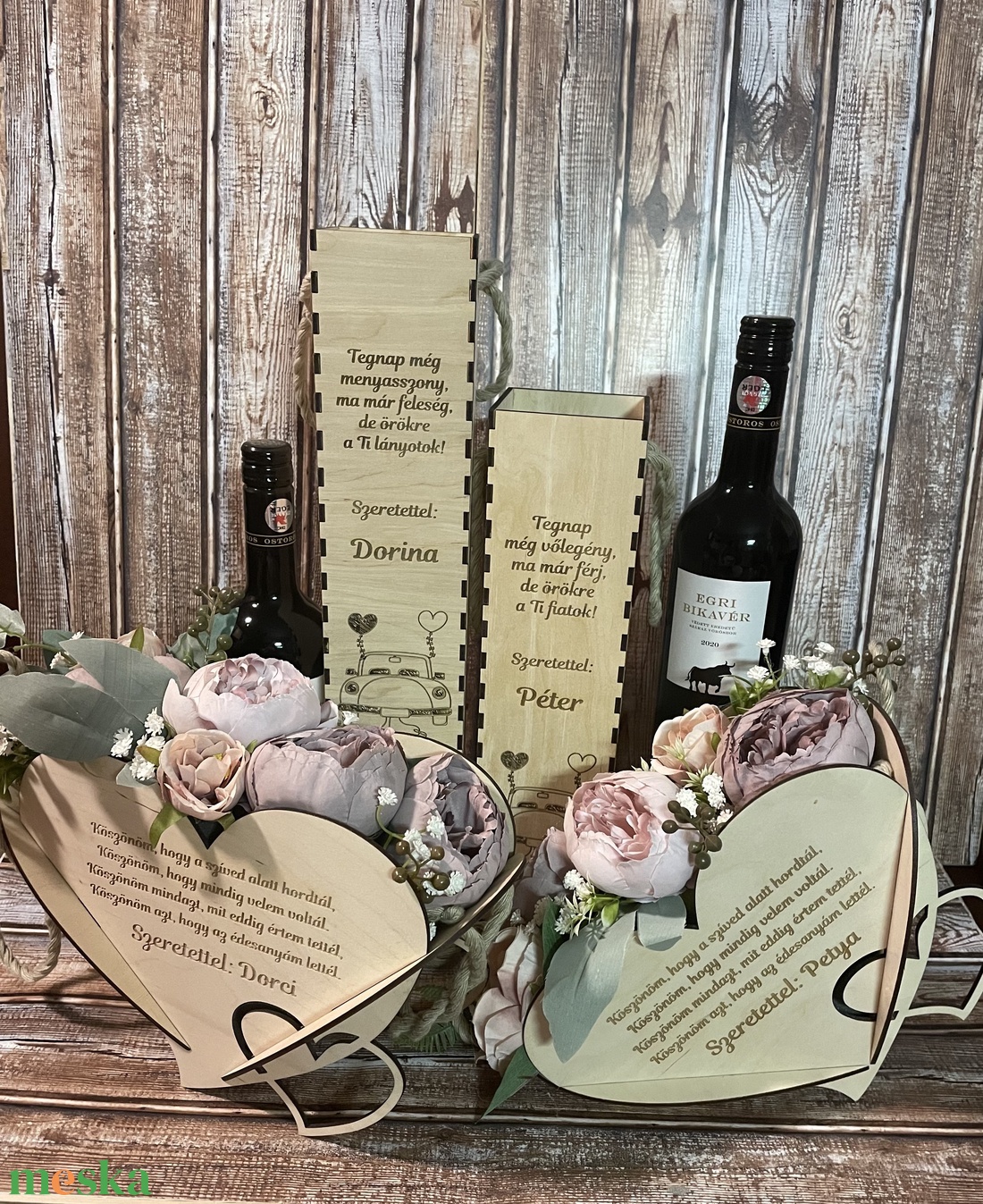 Szülőköszöntő szett, szív alakú virág boxok, gravírozott előlappal, bortartókkal, Just Married mintával - esküvő - emlék & ajándék - szülőköszöntő ajándék - Meska.hu