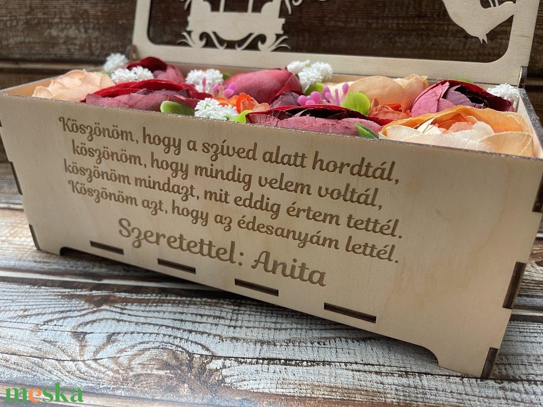 Szülőköszöntő virág box, barokk tematikájú, édesanyának, nagymamának - esküvő - emlék & ajándék - szülőköszöntő ajándék - Meska.hu Szülőköszöntő virág box, barokk tematikájú, édesanyának, nagymamának - esküvő - emlék & ajándék - szülőköszöntő ajándék - Meska.hu