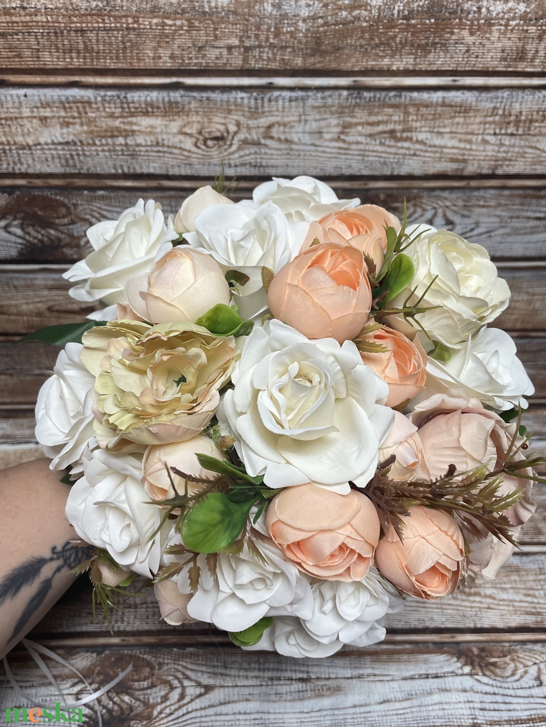 Örök menyasszonyi csokor vőlegény kitűzővel - barack-fehér - esküvő - menyasszonyi- és dobócsokor - Meska.hu