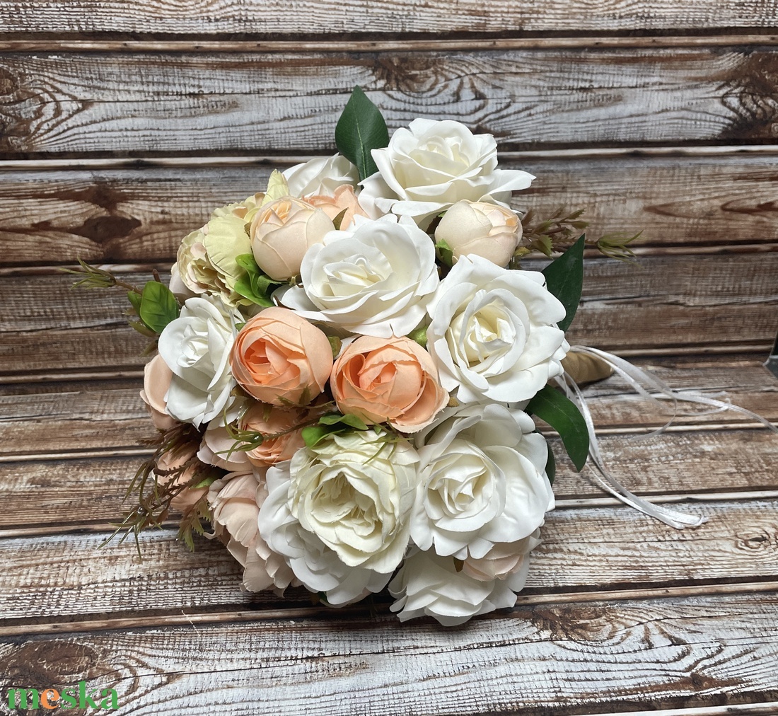 Örök menyasszonyi csokor vőlegény kitűzővel - barack-fehér - esküvő - menyasszonyi- és dobócsokor - Meska.hu