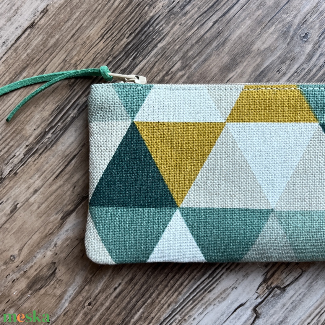 Háromszög mintás neszesszer tolltartó szemüvegtartó zöld okker neszesszer pedagógusnap - táska & tok - neszesszer - Meska.hu