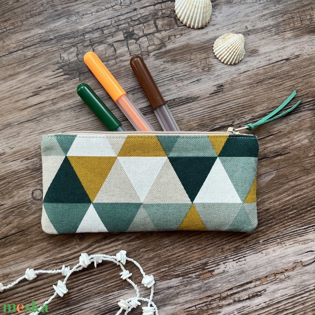 Háromszög mintás neszesszer tolltartó szemüvegtartó zöld okker neszesszer pedagógusnap - táska & tok - neszesszer - Meska.hu