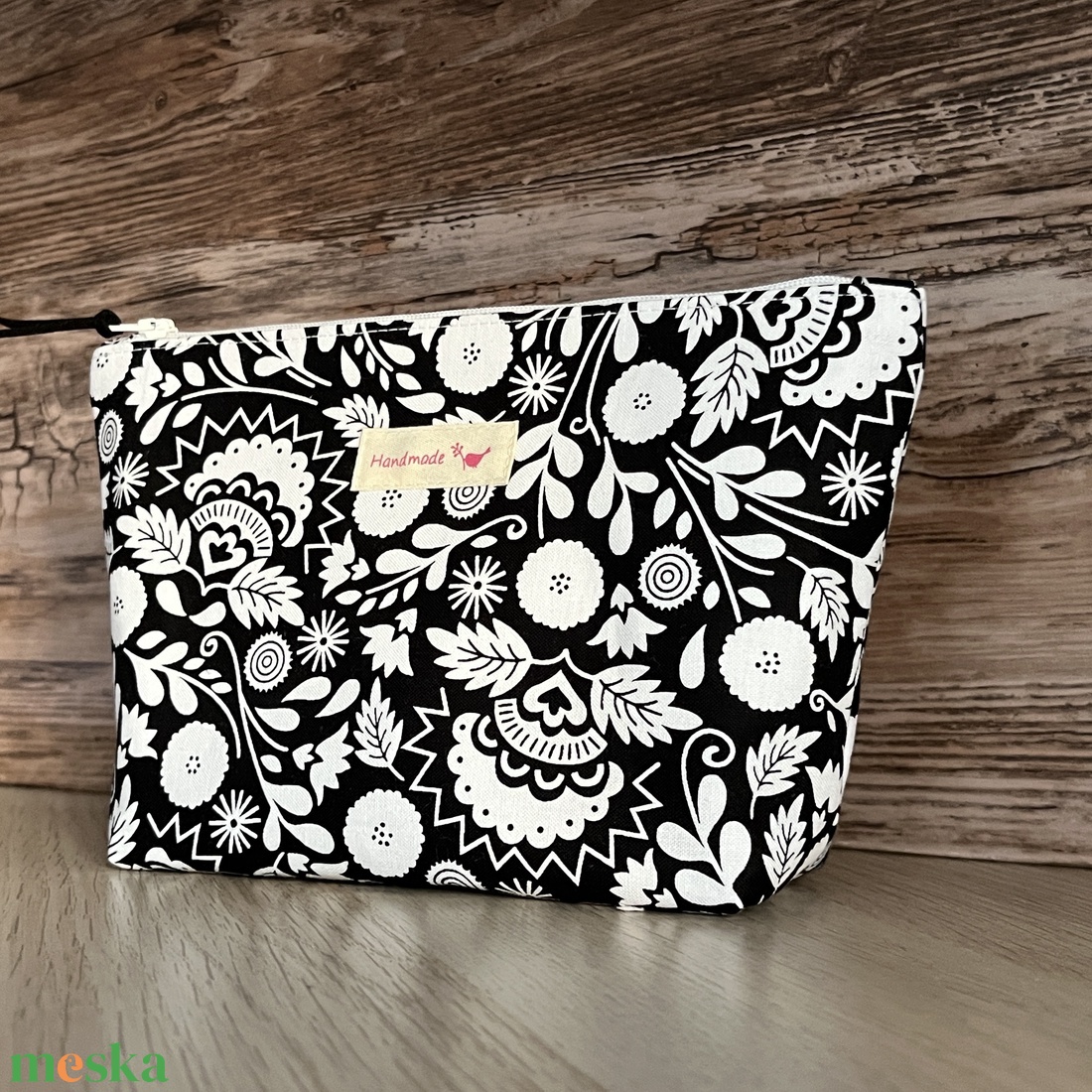 Fekete-fehér virágos neszesszer pipere táska születésnap gyereknap pedagógusnap neszeszer - táska & tok - neszesszer - Meska.hu