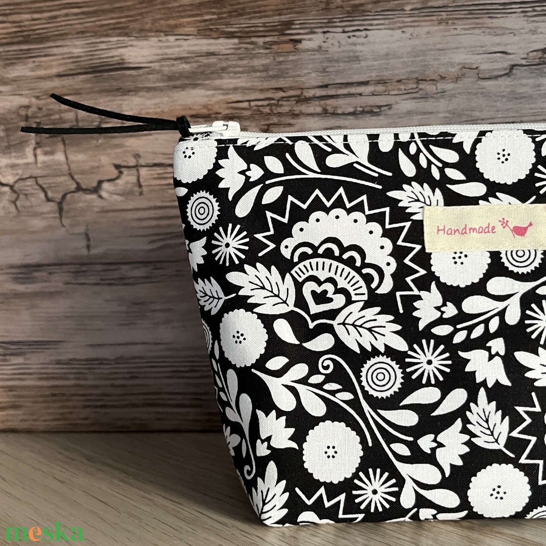 Fekete-fehér virágos neszesszer pipere táska születésnap gyereknap pedagógusnap neszeszer - táska & tok - neszesszer - Meska.hu