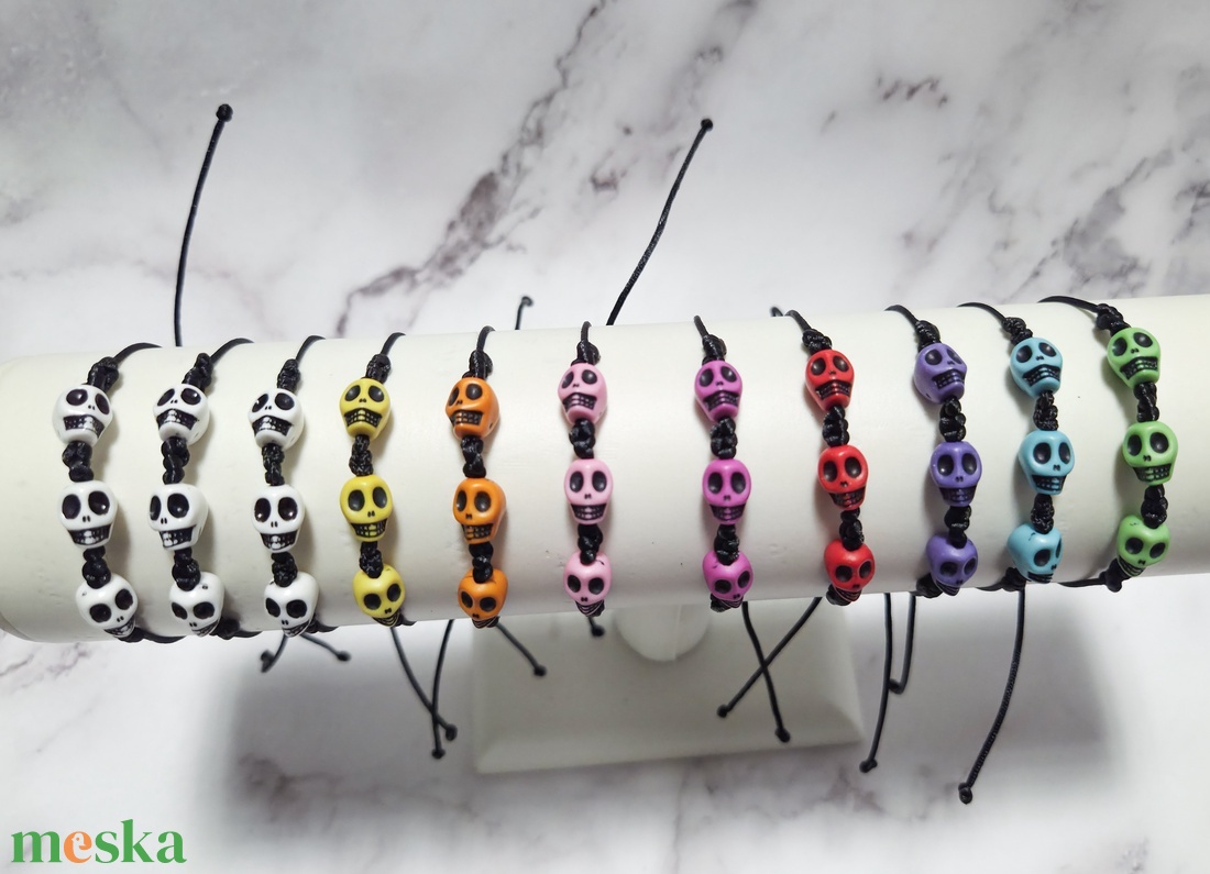 Koponyás karkötők - ékszer - karkötő - gyöngyös karkötő - Meska.hu