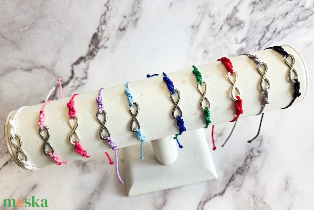 Végtelen jeles karkötő - ékszer - karkötő - charm karkötő - Meska.hu