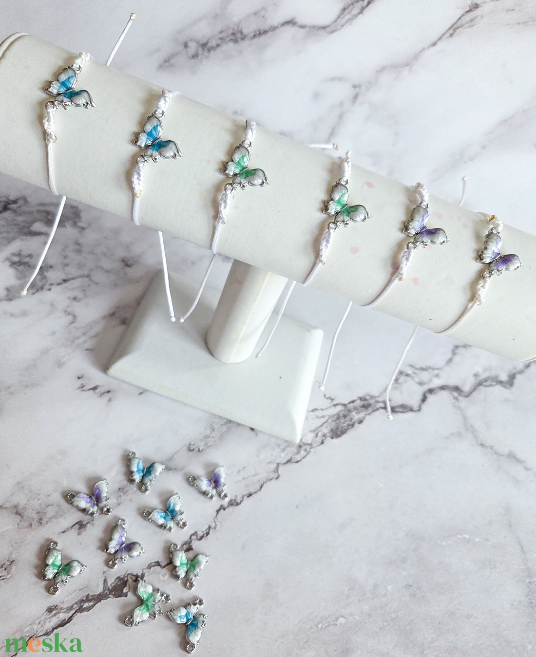 Pillangós karkötő - ékszer - karkötő - karkötő medállal - Meska.hu