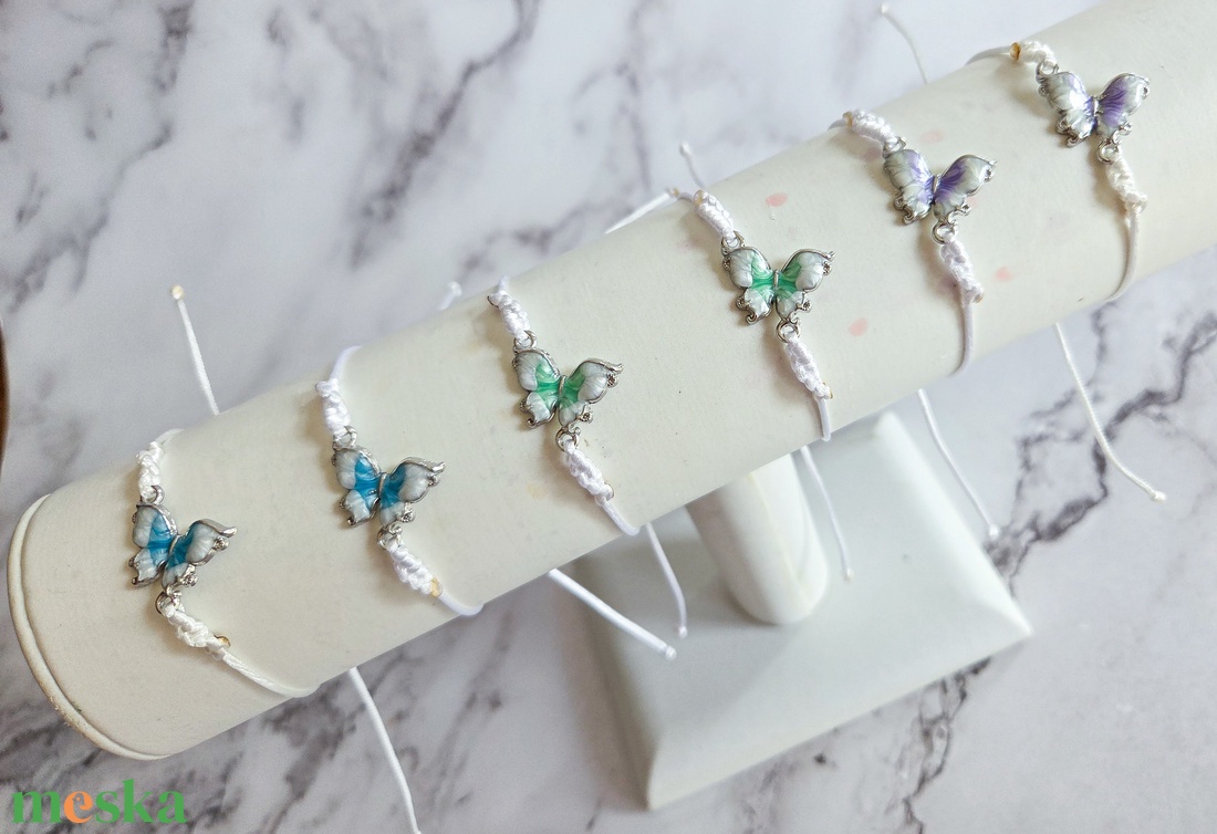 Pillangós karkötő - ékszer - karkötő - karkötő medállal - Meska.hu