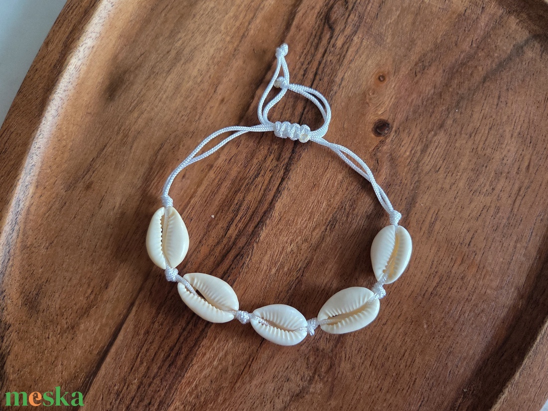 Kagylós karkötő - ékszer - karkötő - fonott karkötő - Meska.hu