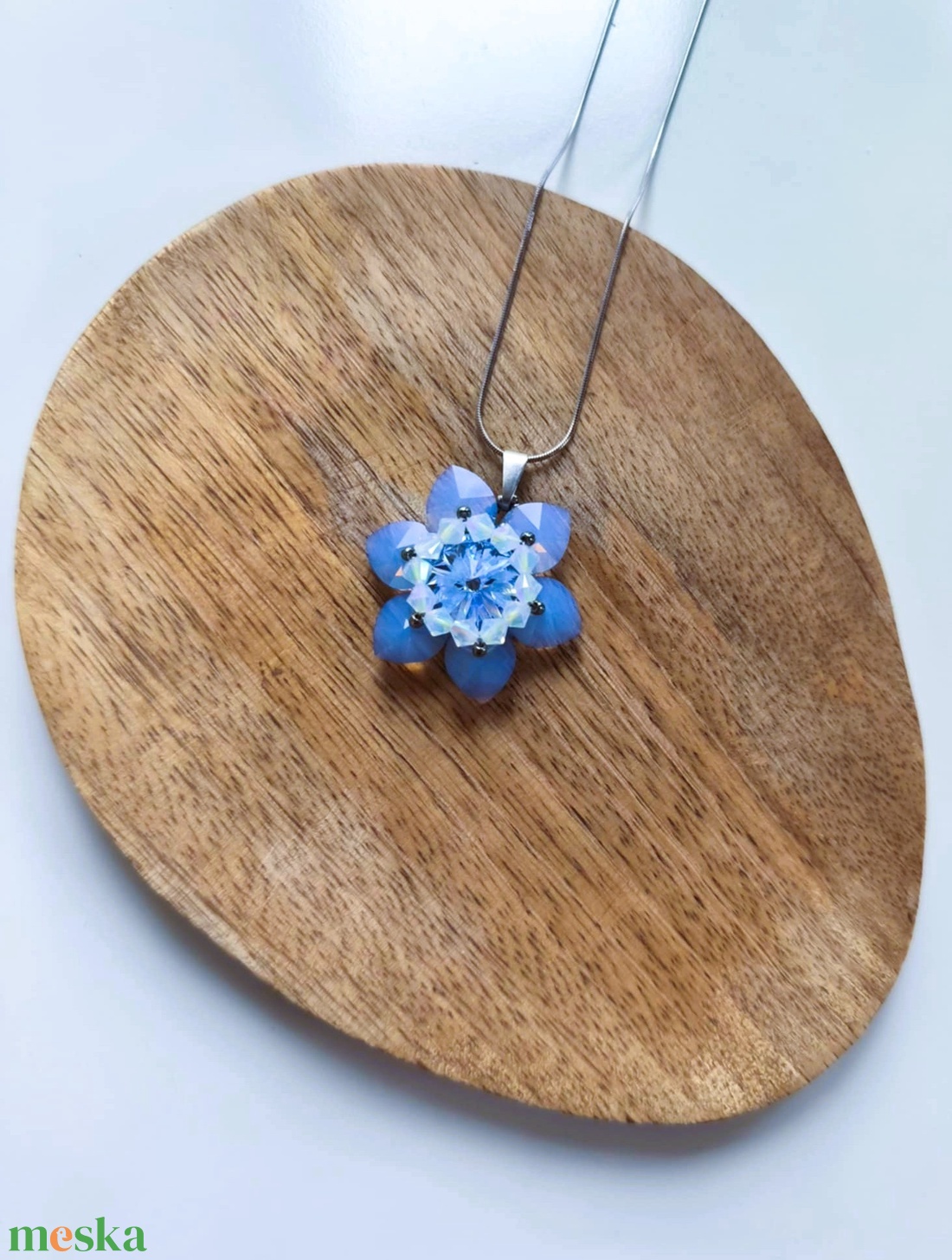 Jégvarázs virágmedál osztrák kristálygyöngyből - ékszer - nyaklánc - medál - Meska.hu