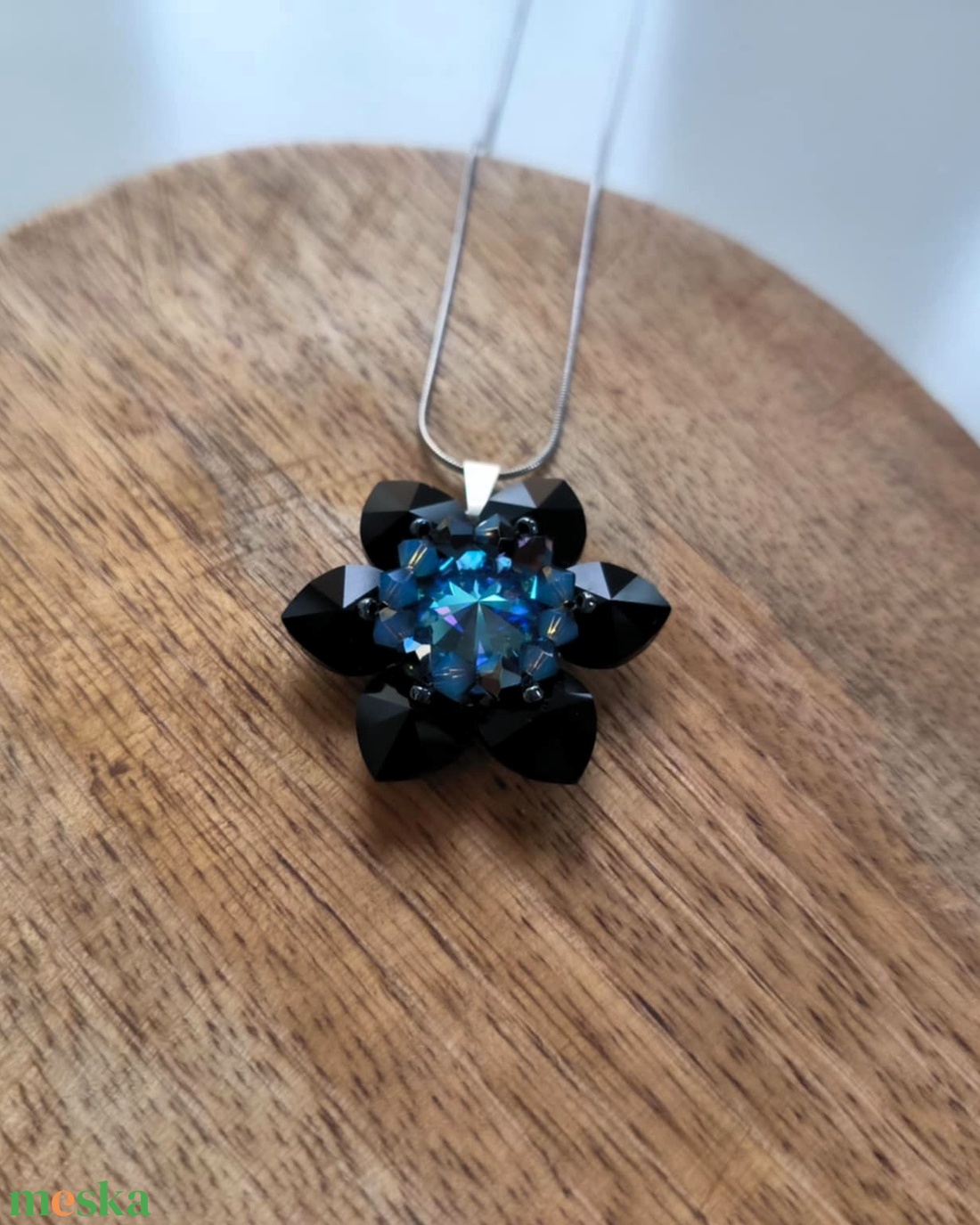 Vaslady virágmedál osztrák kristálygyöngyből - ékszer - nyaklánc - medál - Meska.hu