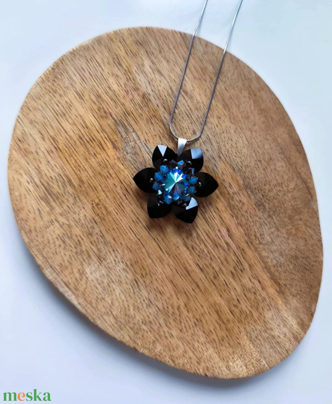 Vaslady virágmedál osztrák kristálygyöngyből - ékszer - nyaklánc - medál - Meska.hu