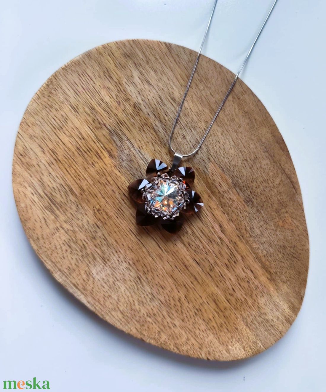 Gesztenye virágmedál osztrák kristálygyöngyből - ékszer - nyaklánc - medál - Meska.hu