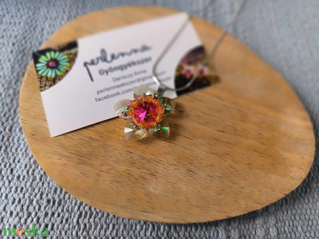 Nárcisz medál osztrák kristálygyöngyből - ékszer - nyaklánc - medál - Meska.hu