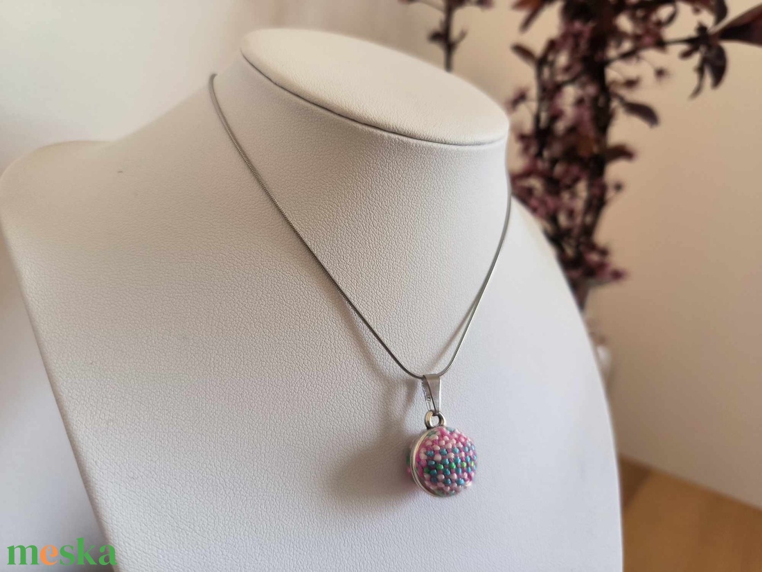 Macaron medál scrap-ből - ékszer - nyaklánc - medál - Meska.hu