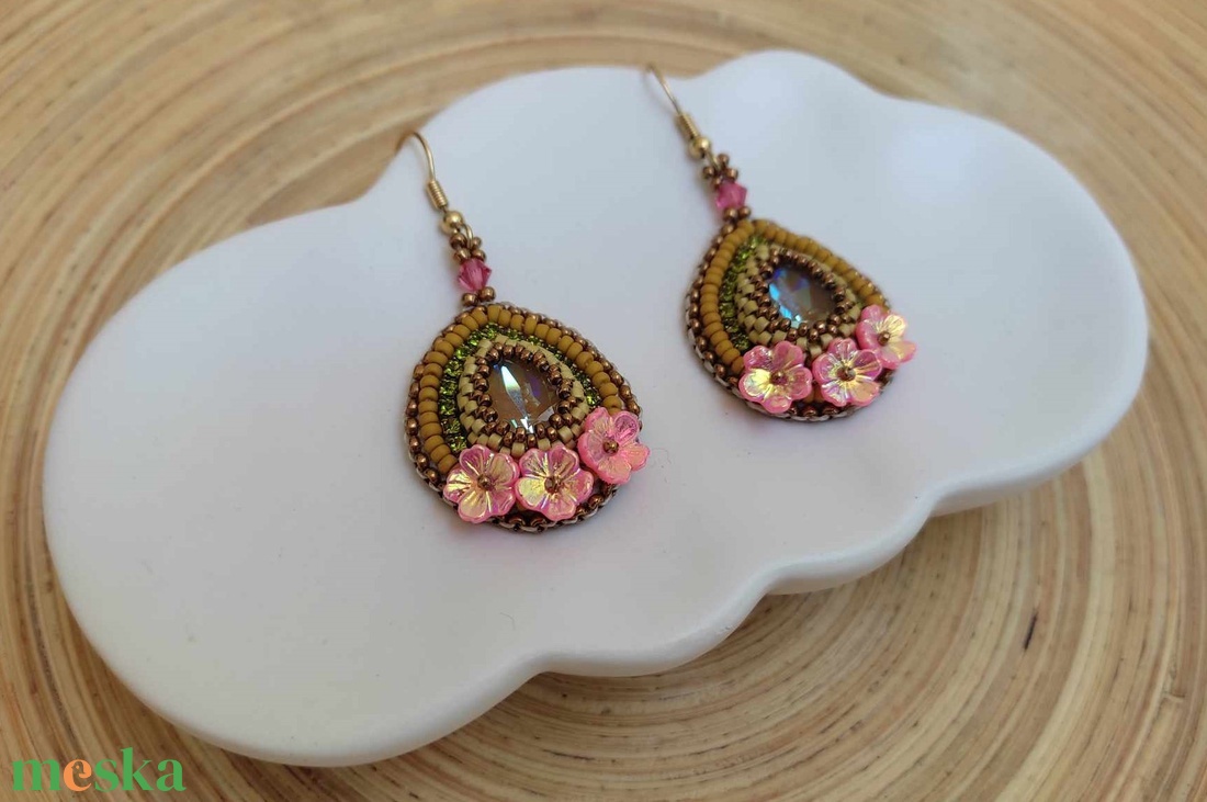 India színei - gyöngyhímzett fülbevaló - ékszer - fülbevaló - lógó csepp fülbevaló - Meska.hu