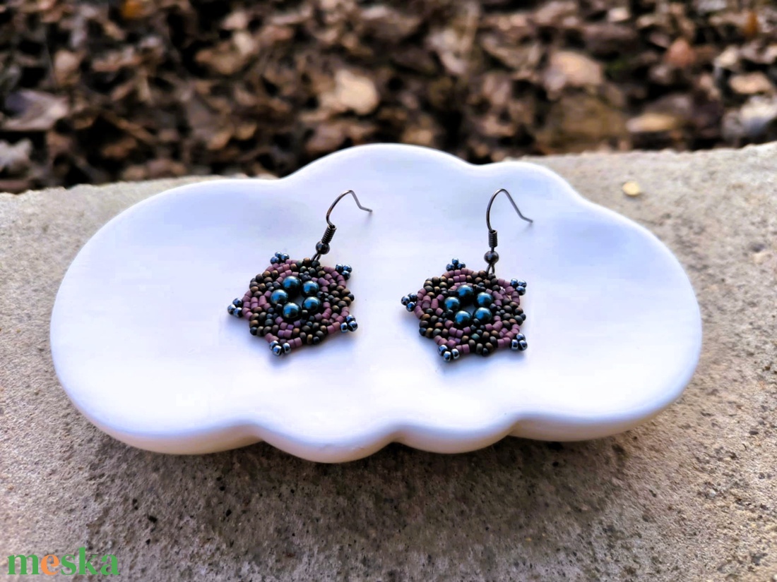 Tahiti gyöngyfűzött fülbevaló - ékszer - fülbevaló - lógó fülbevaló - Meska.hu