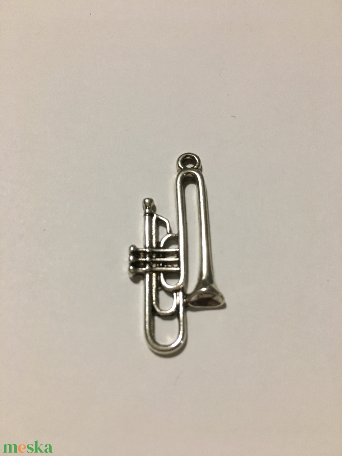 10 db Tibeti ezüst színű trombita medál - kellékek & szerszámok - gyöngyfűzés kellékek - egyéb alkatrész - Meska.hu 10 db Tibeti ezüst színű trombita medál - kellékek & szerszámok - gyöngyfűzés kellékek - egyéb alkatrész - Meska.hu