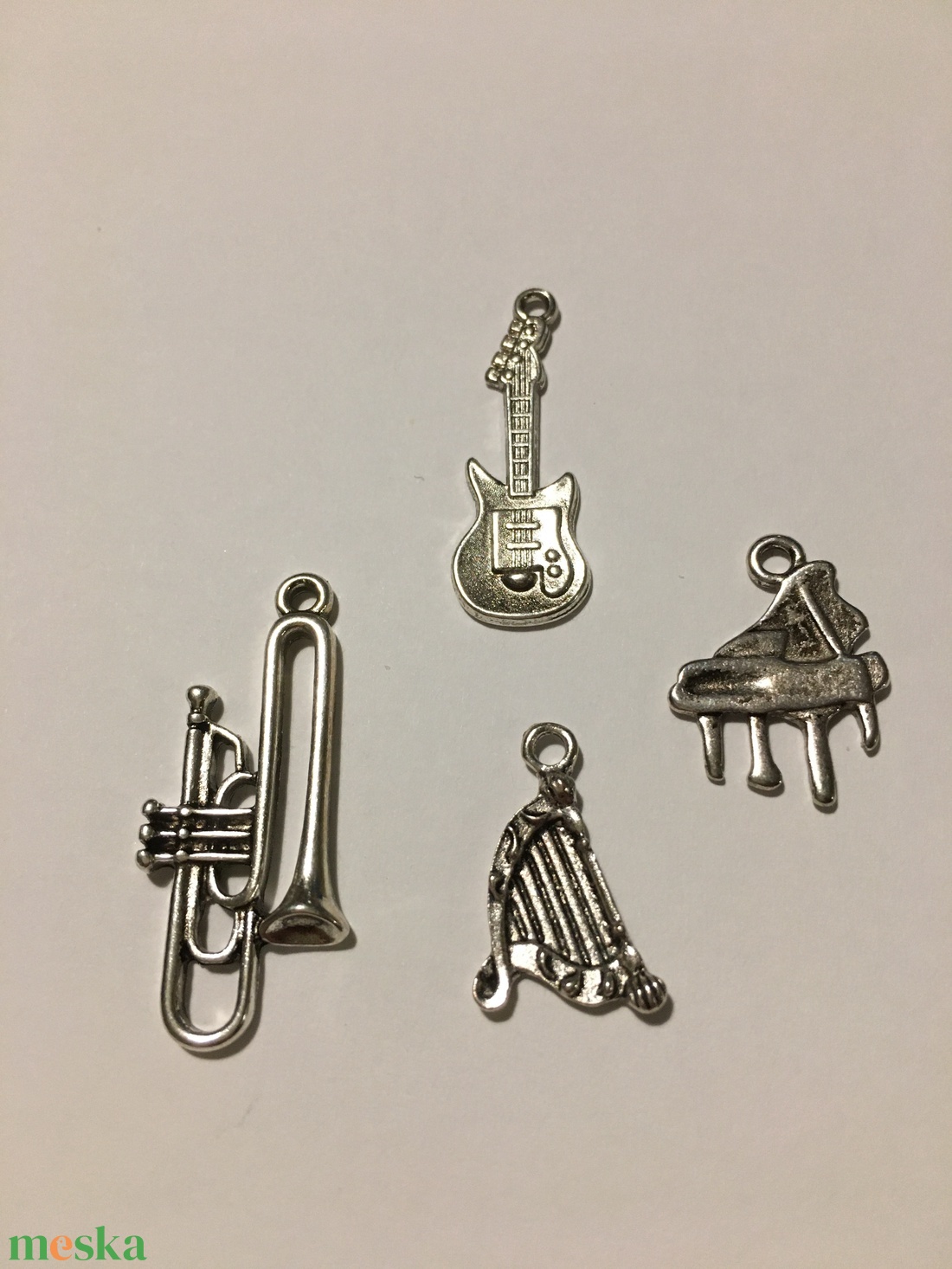 10 db Tibeti ezüst színű trombita medál - kellékek & szerszámok - gyöngyfűzés kellékek - egyéb alkatrész - Meska.hu 10 db Tibeti ezüst színű trombita medál - kellékek & szerszámok - gyöngyfűzés kellékek - egyéb alkatrész - Meska.hu