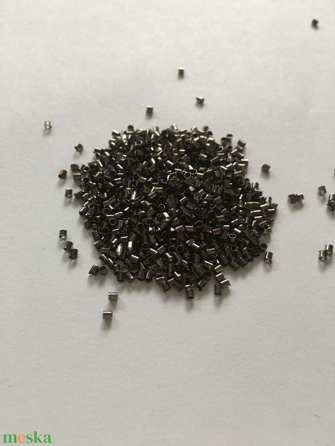 Fekete színű stopper gyöngy 1,5 mm - kellékek & szerszámok - gyöngyfűzés kellékek - egyéb alkatrész - Meska.hu