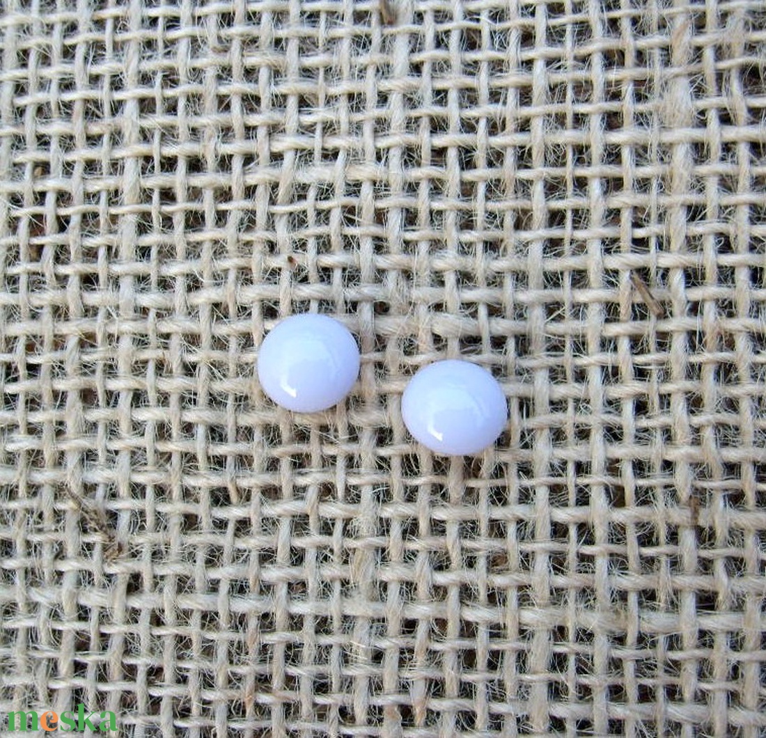 Fehér gombóc fülbevaló - ékszer - fülbevaló - pötty fülbevaló - Meska.hu