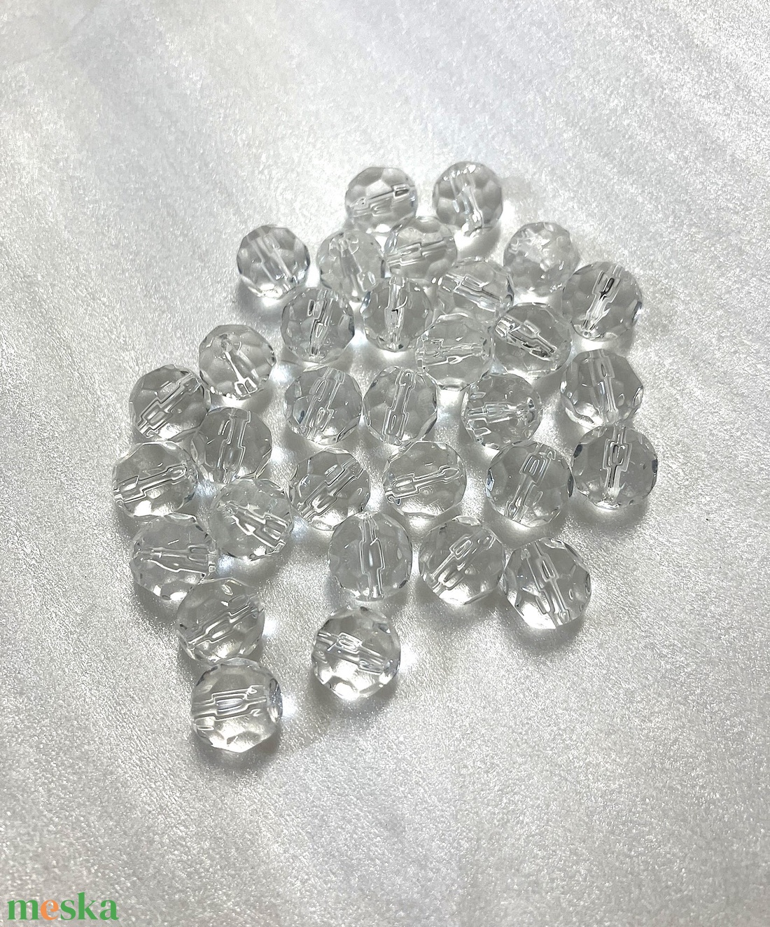 ÁTLÁTSZÓ, VÍZTISZTA, CSISZOLT ÜVEGGYÖNGY, 8 MM-ES  - kellékek & szerszámok - gyöngyfűzés kellékek - üveggyöngy - Meska.hu
