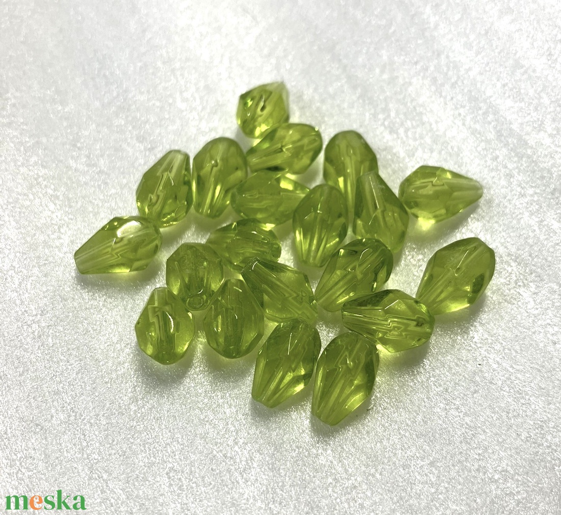 ZÖLD SZÍNŰ, CSEPP ALAKÚ, CSISZOLT ÜVEGGYÖNGY, 10X5 MM-ES - kellékek & szerszámok - gyöngyfűzés kellékek - üveggyöngy - Meska.hu ZÖLD SZÍNŰ, CSEPP ALAKÚ, CSISZOLT ÜVEGGYÖNGY, 10X5 MM-ES - kellékek & szerszámok - gyöngyfűzés kellékek - üveggyöngy - Meska.hu