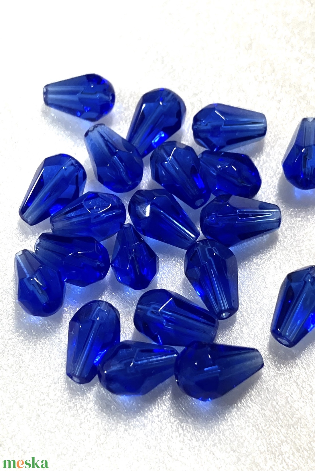 KÉK SZÍNŰ, CSEPP ALAKÚ, CSISZOLT ÜVEGGYÖNGY, 10X5 MM-ES - kellékek & szerszámok - gyöngyfűzés kellékek - üveggyöngy - Meska.hu KÉK SZÍNŰ, CSEPP ALAKÚ, CSISZOLT ÜVEGGYÖNGY, 10X5 MM-ES - kellékek & szerszámok - gyöngyfűzés kellékek - üveggyöngy - Meska.hu