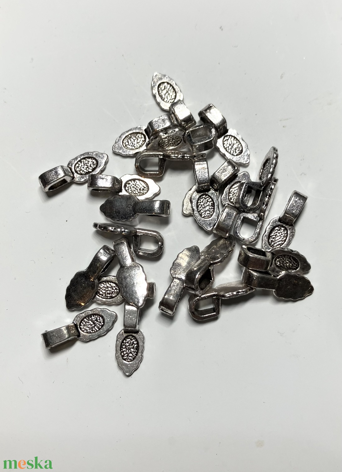 Ragasztható medálalap - kellékek & szerszámok - gyöngyfűzés kellékek - egyéb alkatrész - Meska.hu