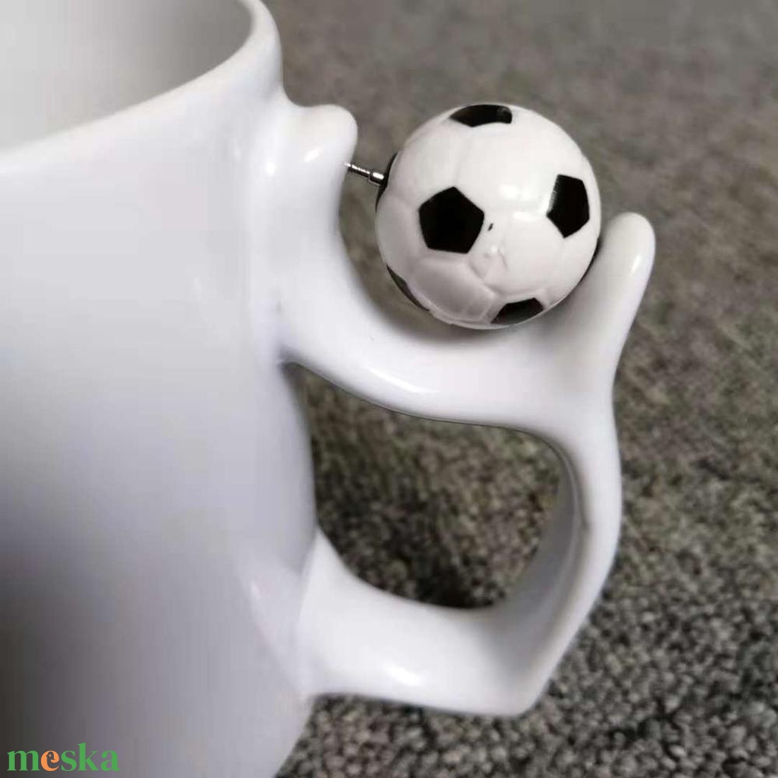 Különleges bögre focilabdával - kérhető bármilyen felirattal, képpel, logóval - otthon & életmód - konyhafelszerelés, tálalás - tálalás - bögre & csésze - Meska.hu