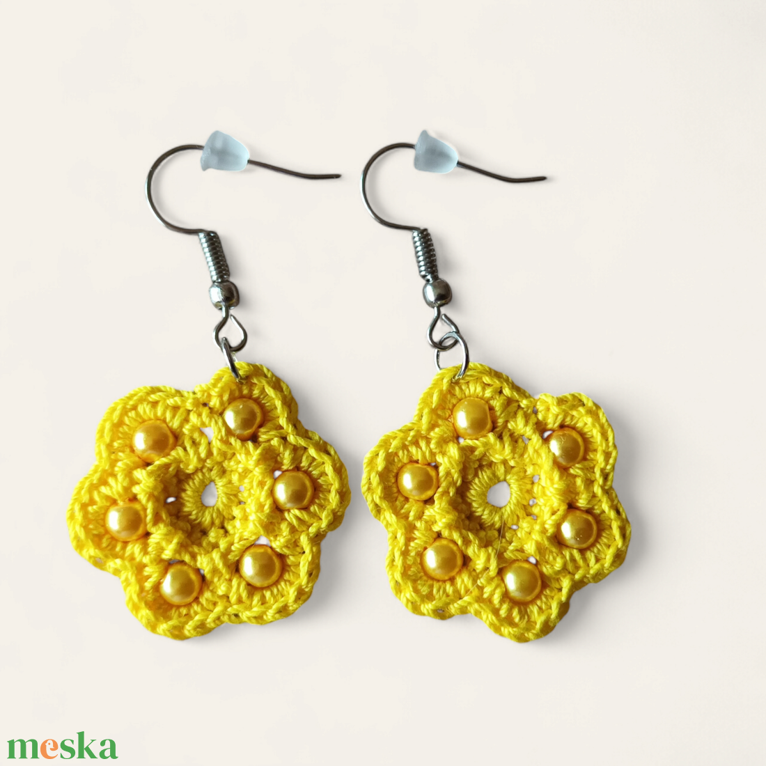 Gerbera fülbevaló napsárga - ékszer - fülbevaló - lógós kerek fülbevaló - Meska.hu Gerbera fülbevaló napsárga - ékszer - fülbevaló - lógós kerek fülbevaló - Meska.hu