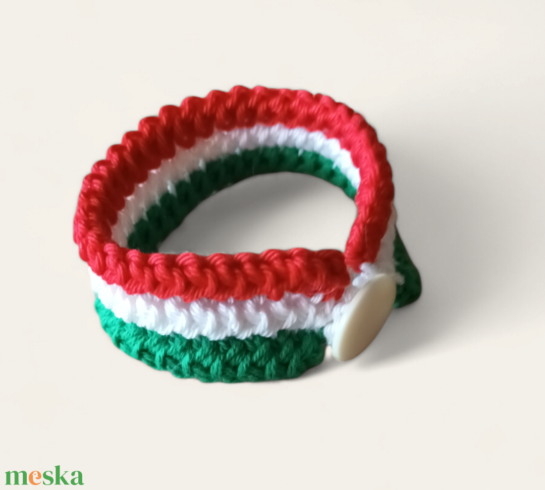 Nemzeti színű karkötő  - ékszer - karkötő - fonott karkötő - Meska.hu