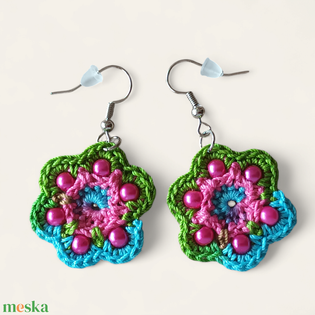 Gerbera fülbevaló türkiz-pink - ékszer - fülbevaló - lógós kerek fülbevaló - Meska.hu