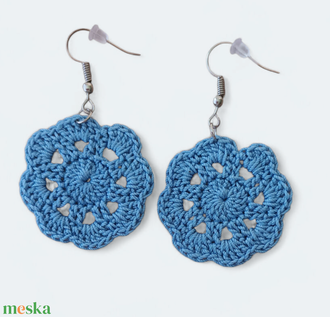 Csipkerózsa fülbevaló világoskék  - ékszer - fülbevaló - lógó fülbevaló - Meska.hu